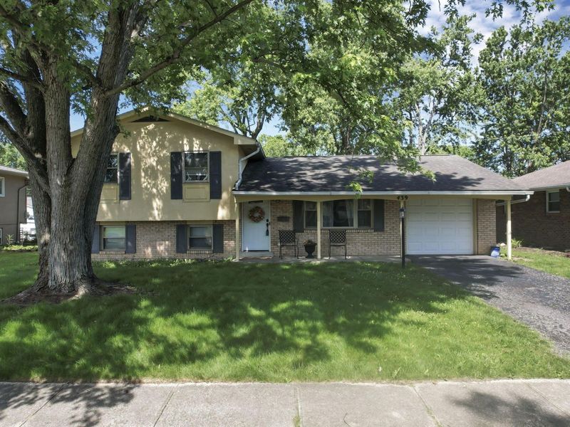 439 Foxwood Drive, Columbus, OH 43230 Photo 2