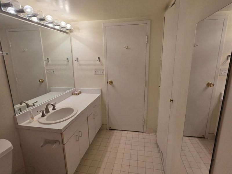 2444 Madison Road, Unit 210B, Cincinnati, OH 45208 Photo 30