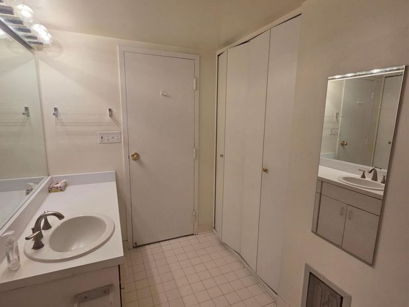 2444 Madison Road, Unit 210B, Cincinnati, OH 45208 Photo 31