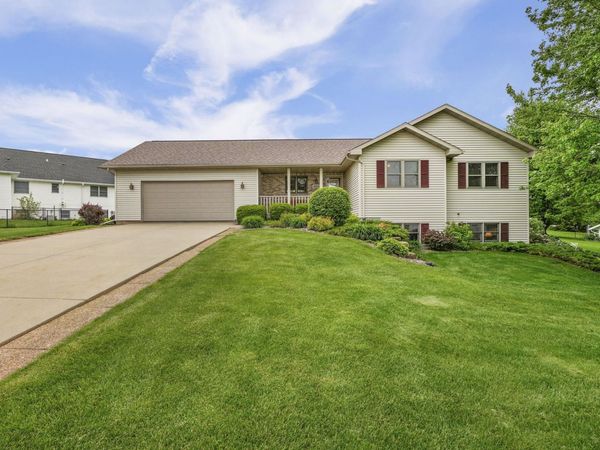 605 Prairie Hills Drive, Dodgeville, WI 53533