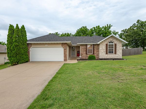1105 W Scenic Hills Drive , Nixa, MO 65714