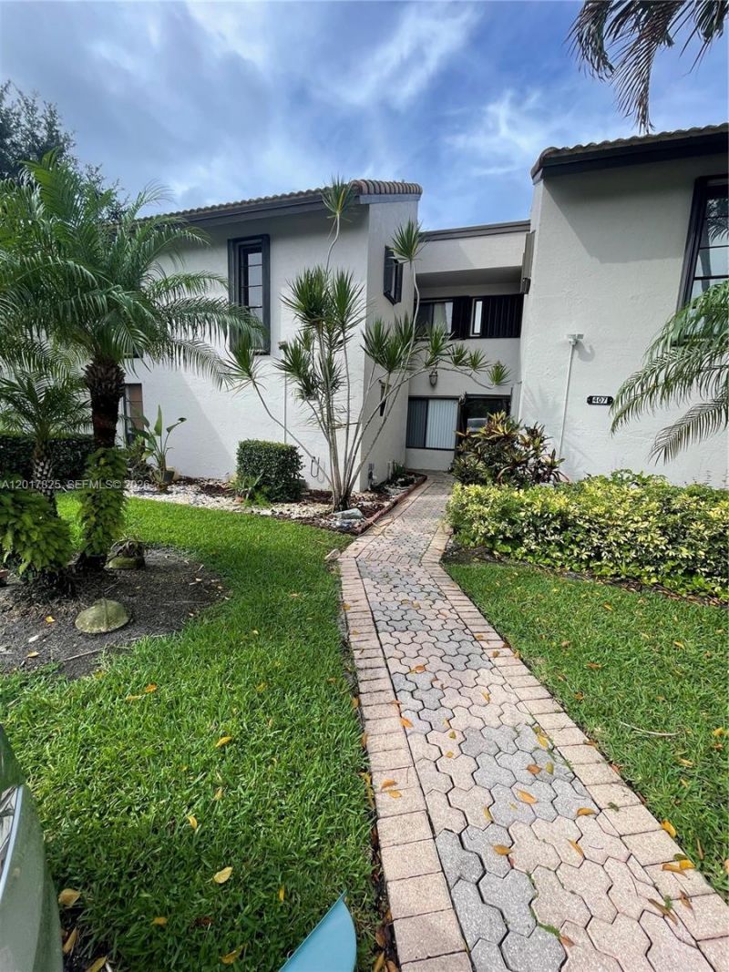 9717 N New River Canal Rd., Unit 406, Plantation, FL 33324 Photo