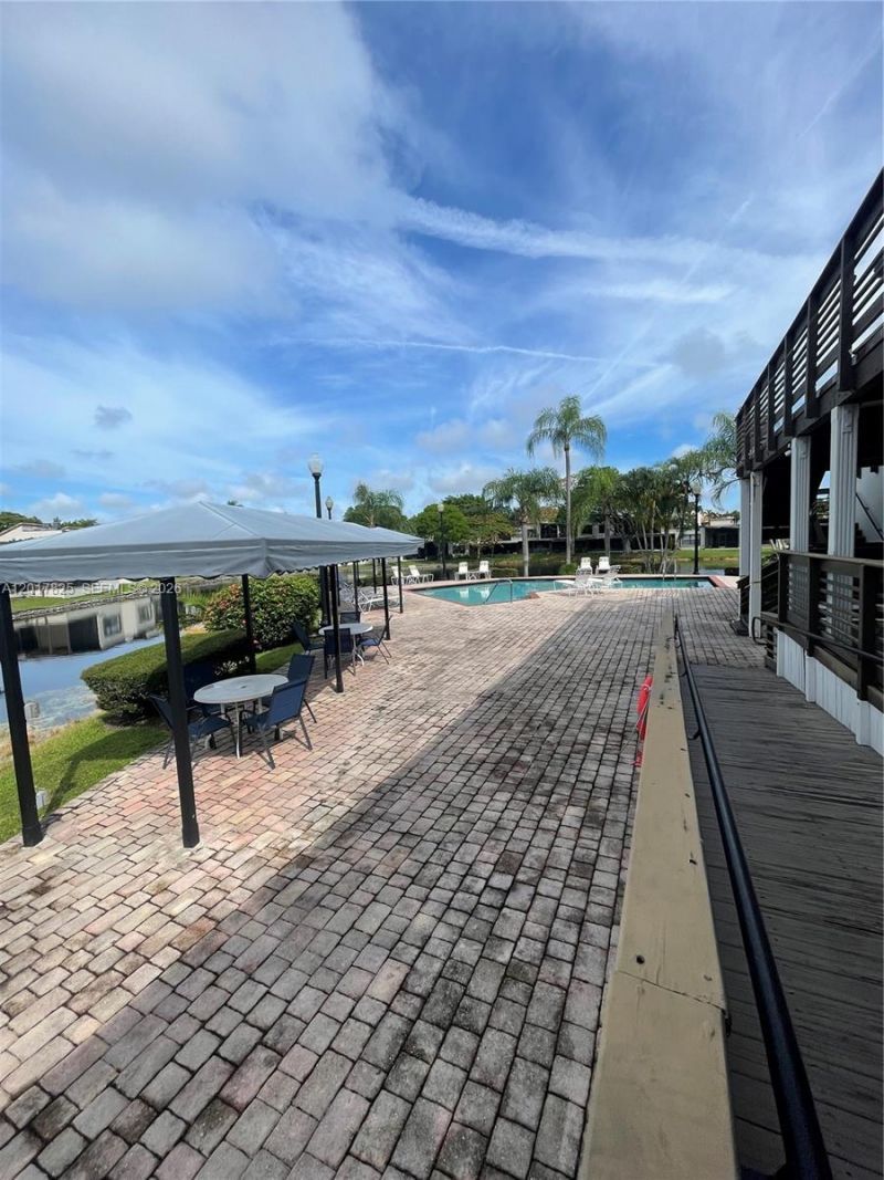 9717 N New River Canal Rd., Unit 406, Plantation, FL 33324 Photo