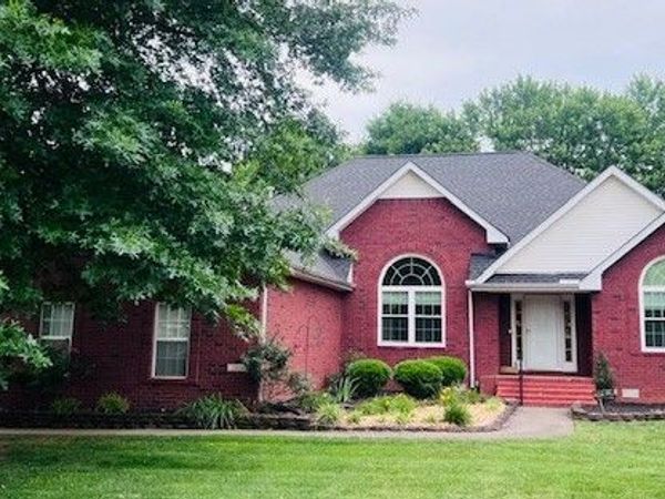 2014 Adonis Dr , Murfreesboro, TN 37128