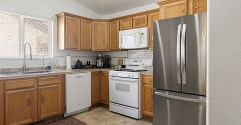 967 Julia Lane, Fernley, NV 89408 Photo