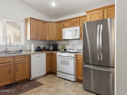 967 Julia Lane, Fernley, NV 89408 Photo