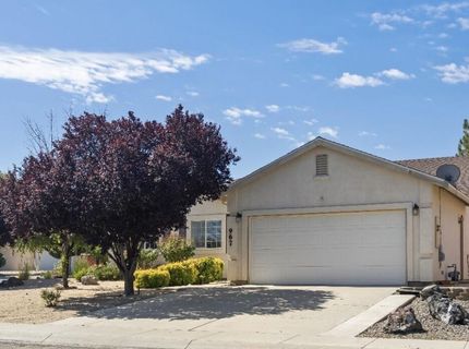 967 Julia Lane, Fernley, NV 89408 Photo