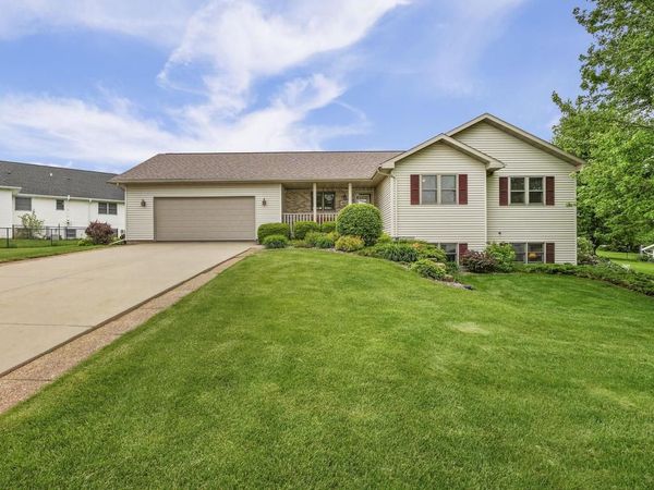 605 Prairie Hills Drive, Dodgeville, WI 53533