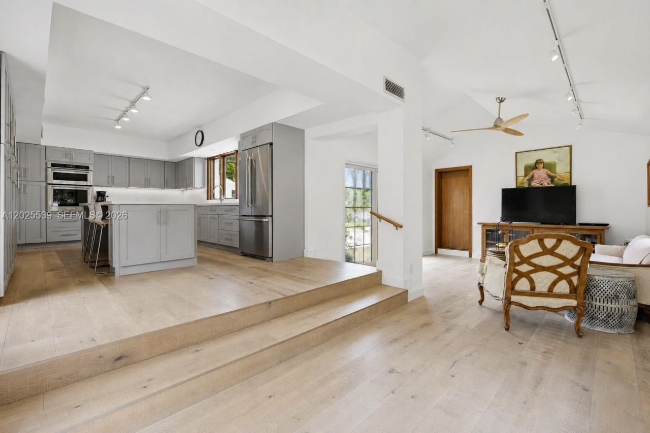 2535 Sunset Dr, Miami Beach, FL 33140 Photo