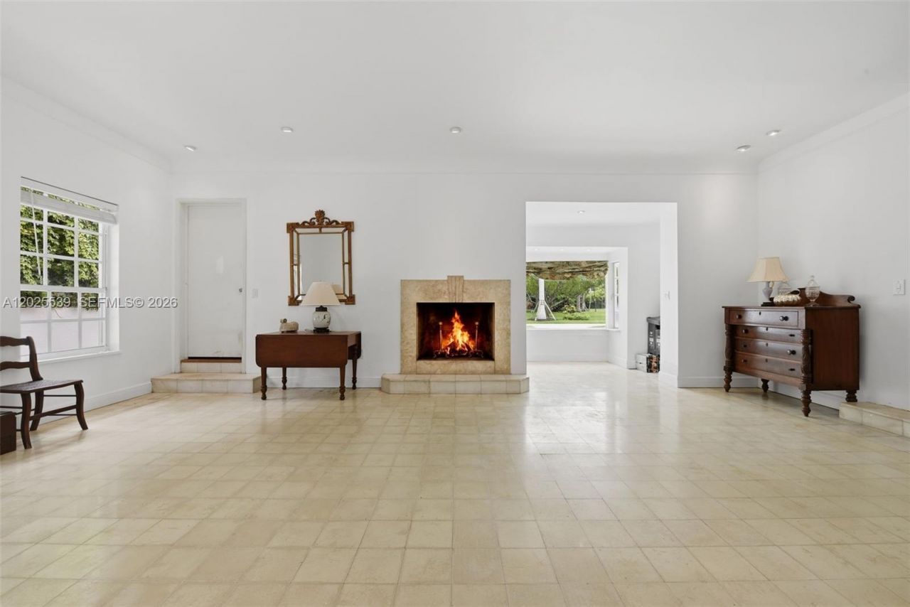 2535 Sunset Dr, Miami Beach, FL 33140 Photo