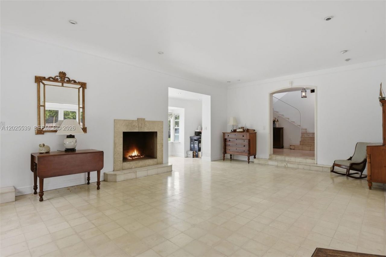 2535 Sunset Dr, Miami Beach, FL 33140 Photo
