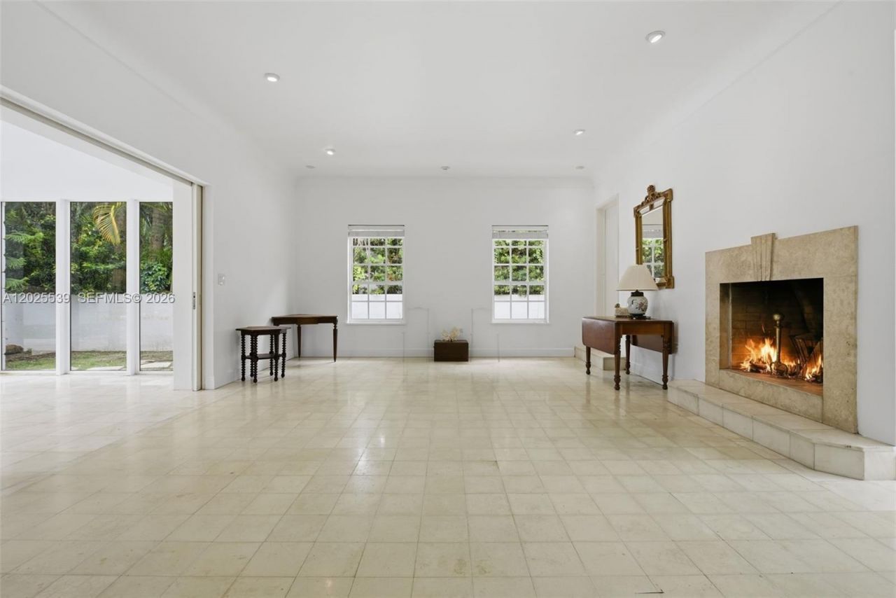 2535 Sunset Dr, Miami Beach, FL 33140 Photo