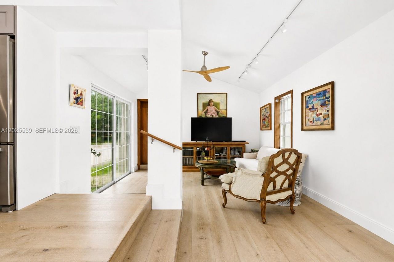 2535 Sunset Dr, Miami Beach, FL 33140 Photo