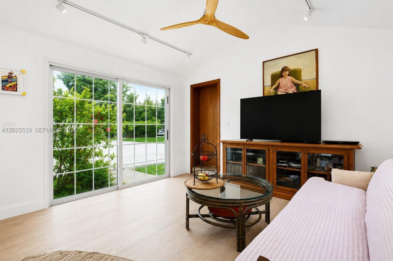 2535 Sunset Dr, Miami Beach, FL 33140 Photo