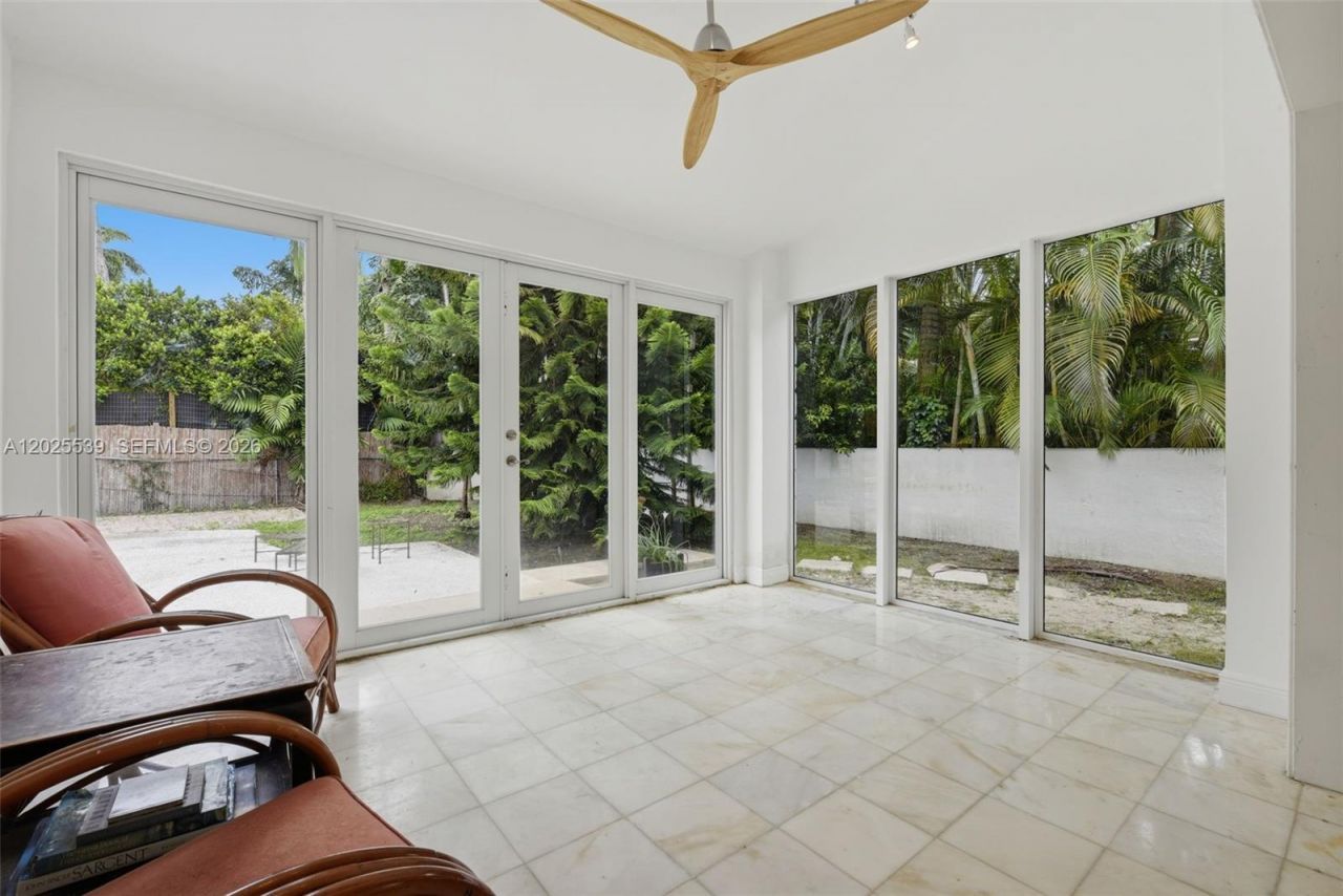 2535 Sunset Dr, Miami Beach, FL 33140 Photo
