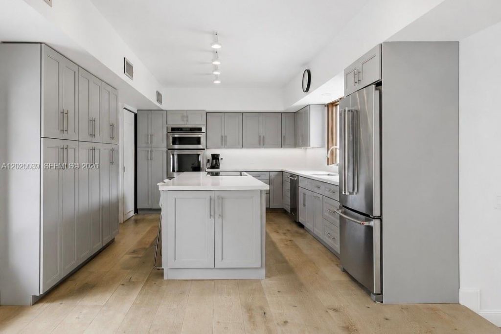 2535 Sunset Dr, Miami Beach, FL 33140 Photo