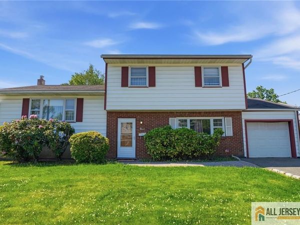 11 Reo Court, Colonia, NJ 07067