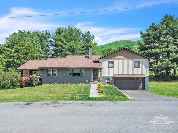 103 Sunset St, Narrows, VA 24124