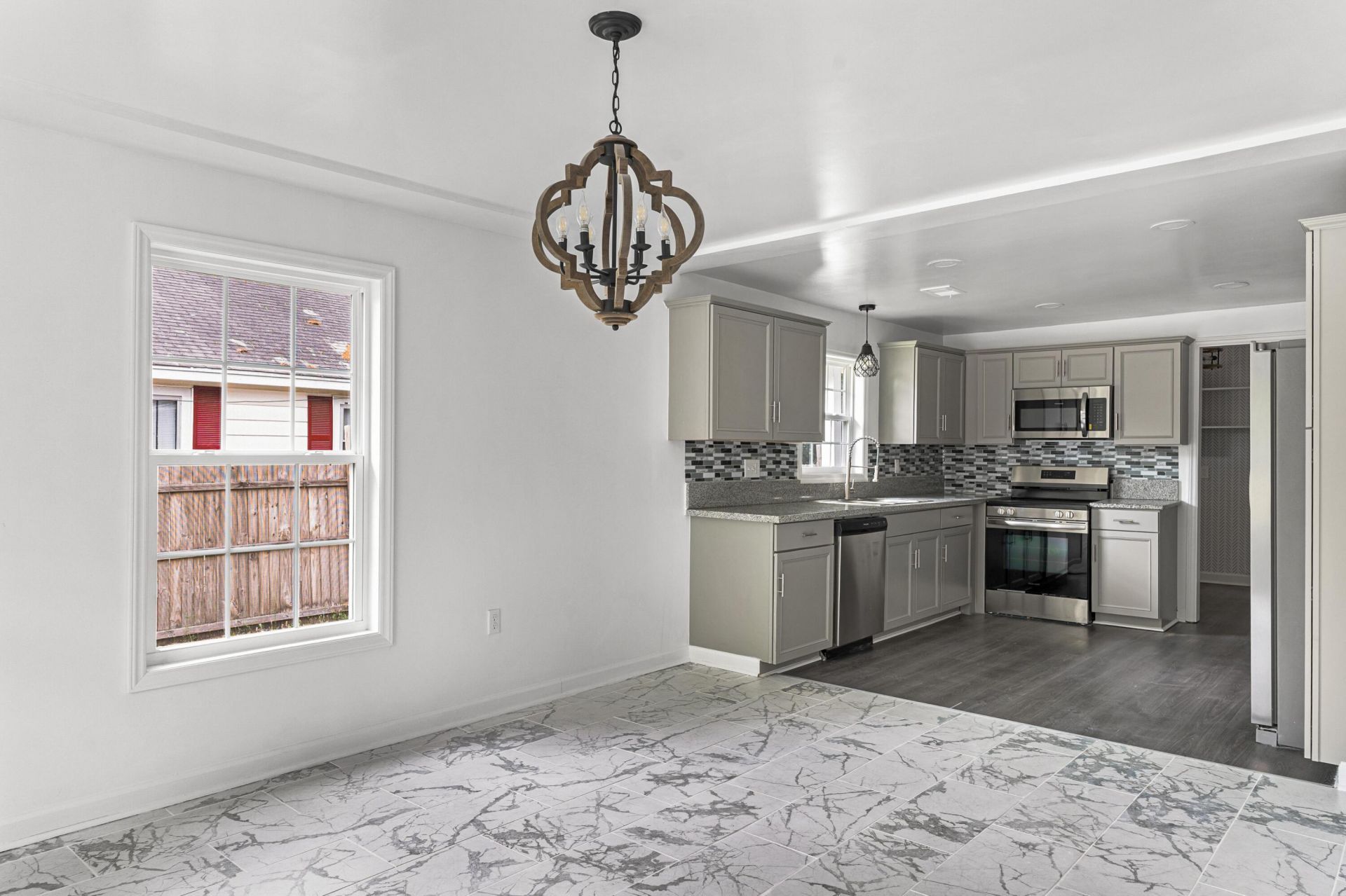 565 Louis Street Photo 13