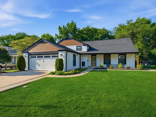 12 W Pickwick Road , Arlington Heights, IL 60005