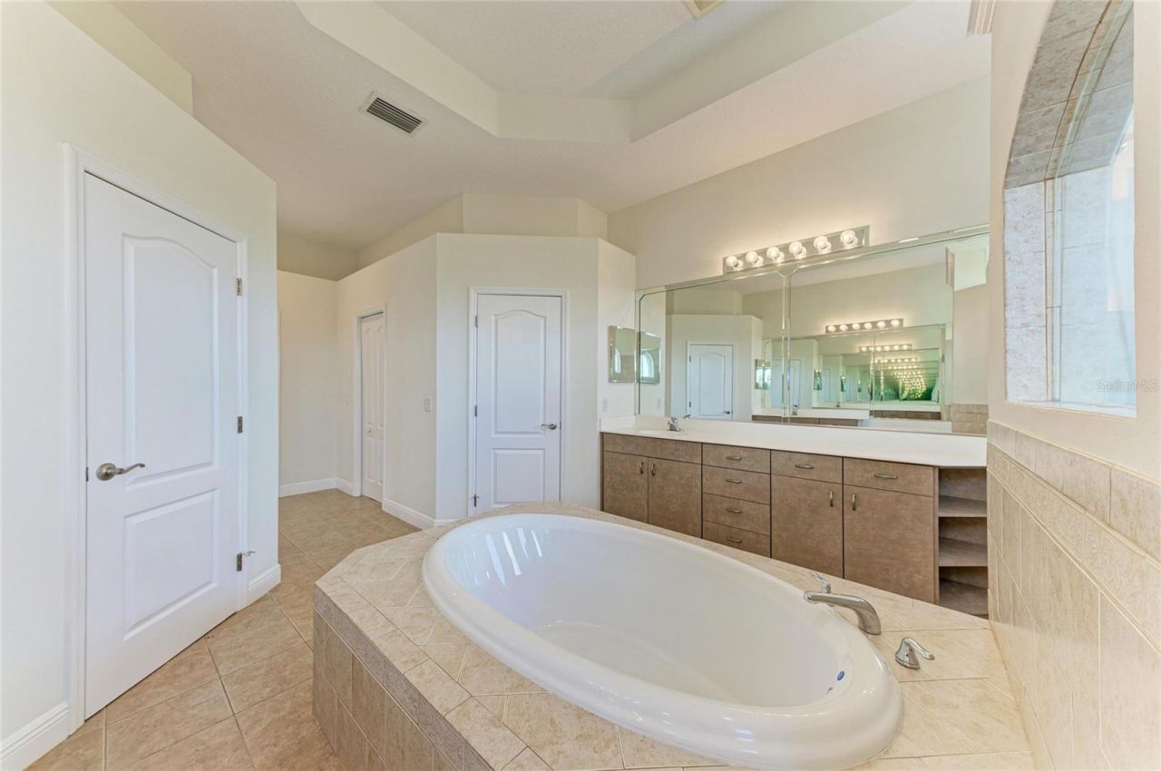 5605 Lake Paddock Circle, Parrish, FL 34219 Photo