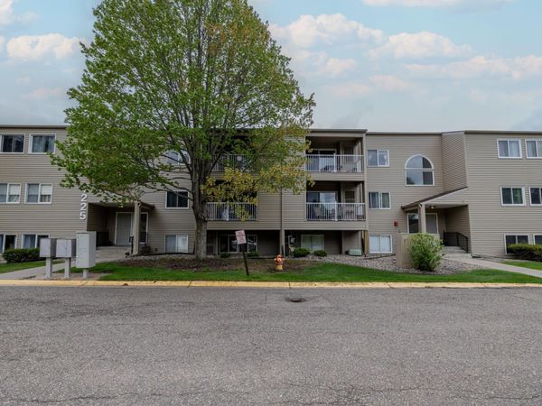 1225 Ferndale Street N, Unit B1, Maplewood, MN 55119