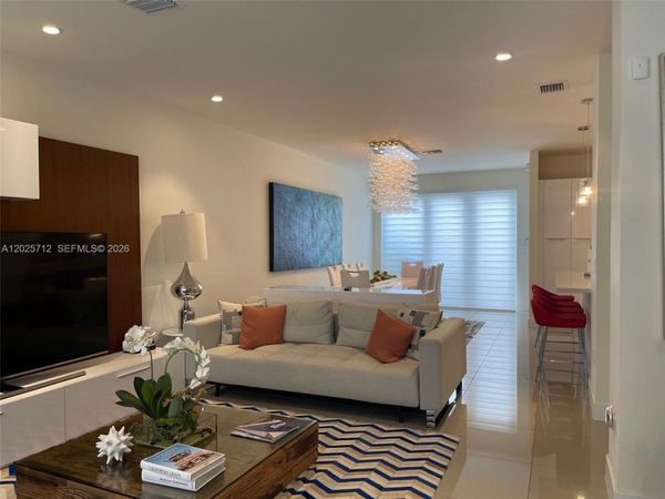 6471 NW 103rd Psge , Doral, FL 33178