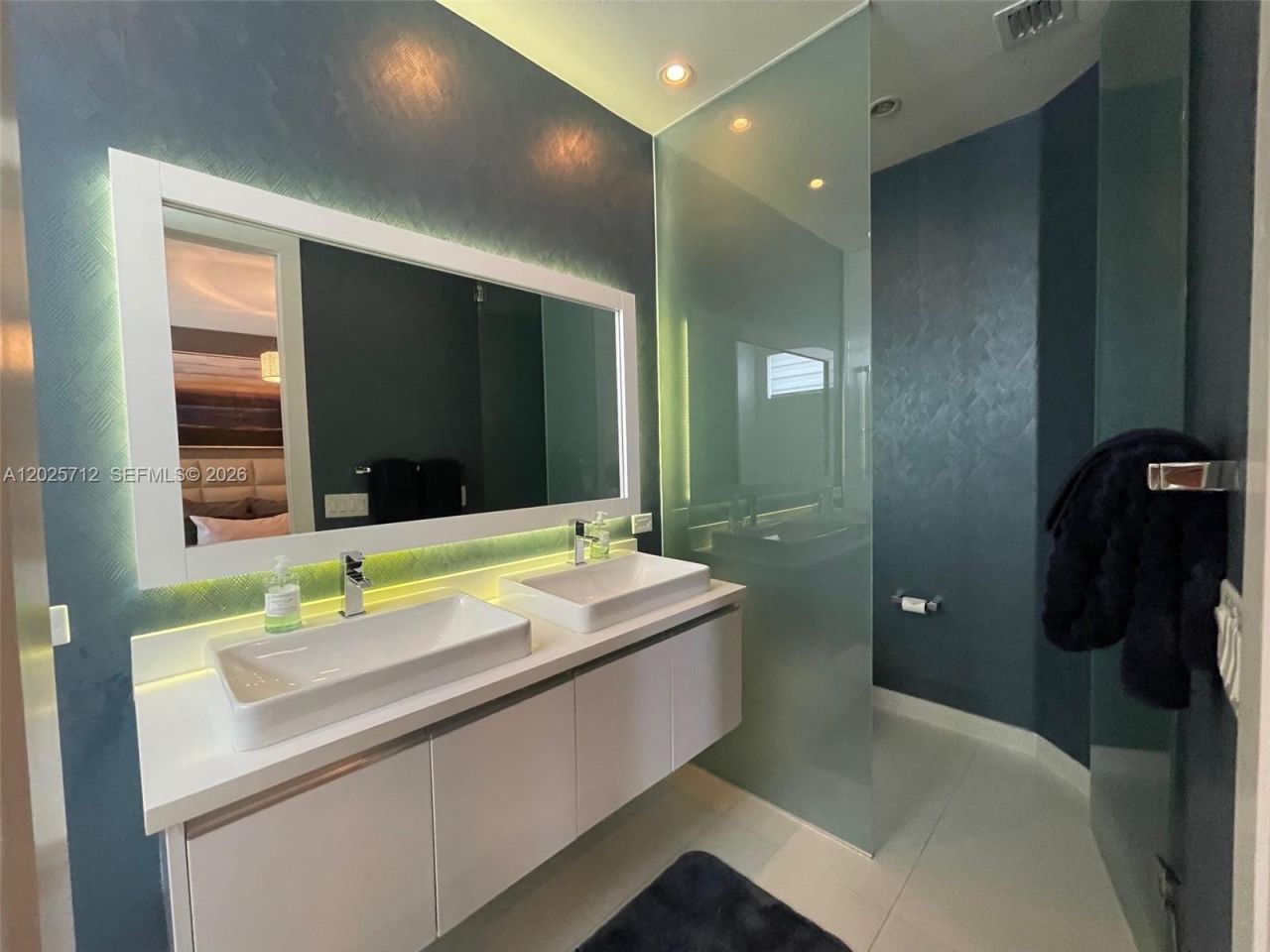 6471 NW 103rd Psge , Doral, FL 33178 Photo