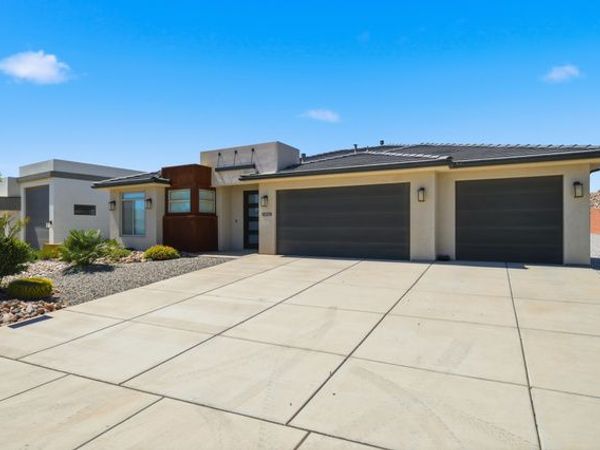 3039 E PHOTINIA DR , St. George, UT 84790