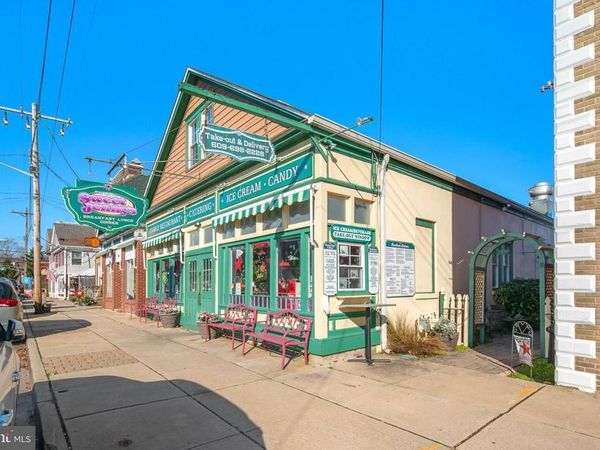 688 E BAY AVENUE , BARNEGAT, NJ 08005