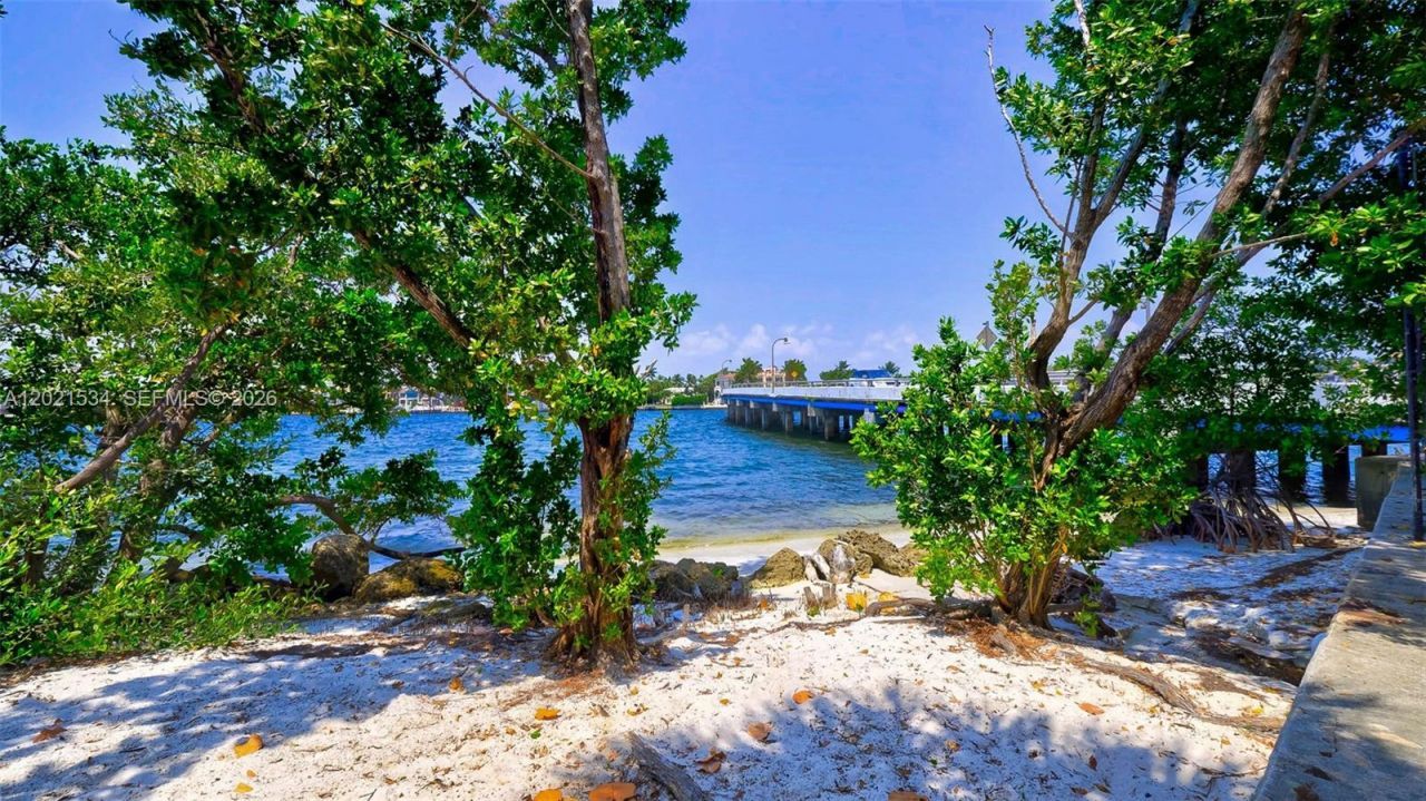 2 Grove Isle Dr, Unit B801-802, Miami, FL 33133 Photo