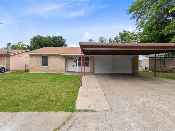 1628 Americana Boulevard, Blue Mound, TX 76131