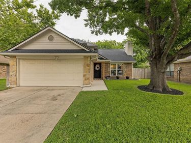 537 Blue Haze Drive, Fort Worth, TX 76108