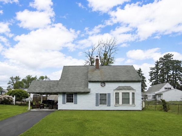 6 APRICOT LANE, LEVITTOWN, PA 19055