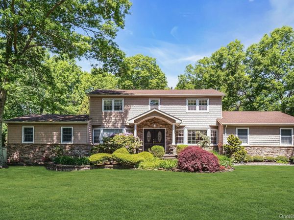 1 Sarah Drive , Dix Hills, NY 11746