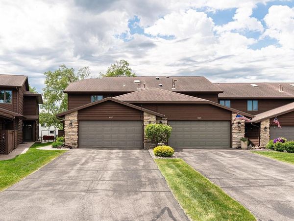 1067 Lauderdale N, Onalaska, WI 54650