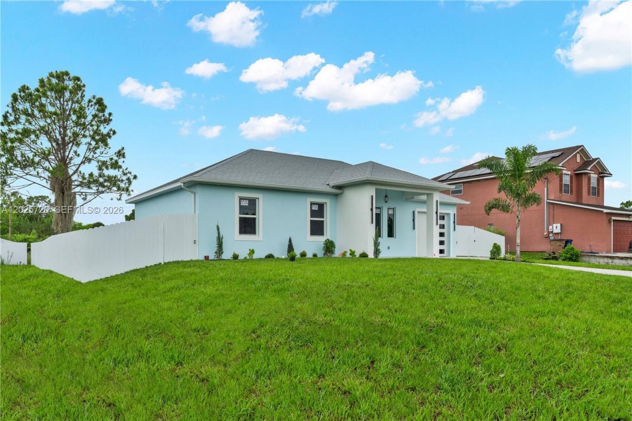 546 E Louisville St, Lehigh Acres, FL 33974 Main Photo