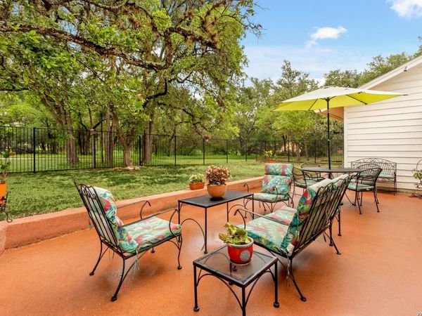 2 Woodcreek Dr, Wimberley, TX 78676
