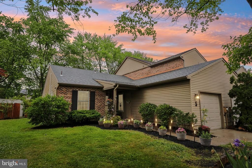 5 E Oleander Drive, Mount Laurel, NJ 08054 Main Photo