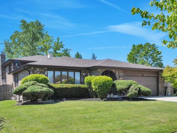 825 Walnut Drive , Darien, IL 60561