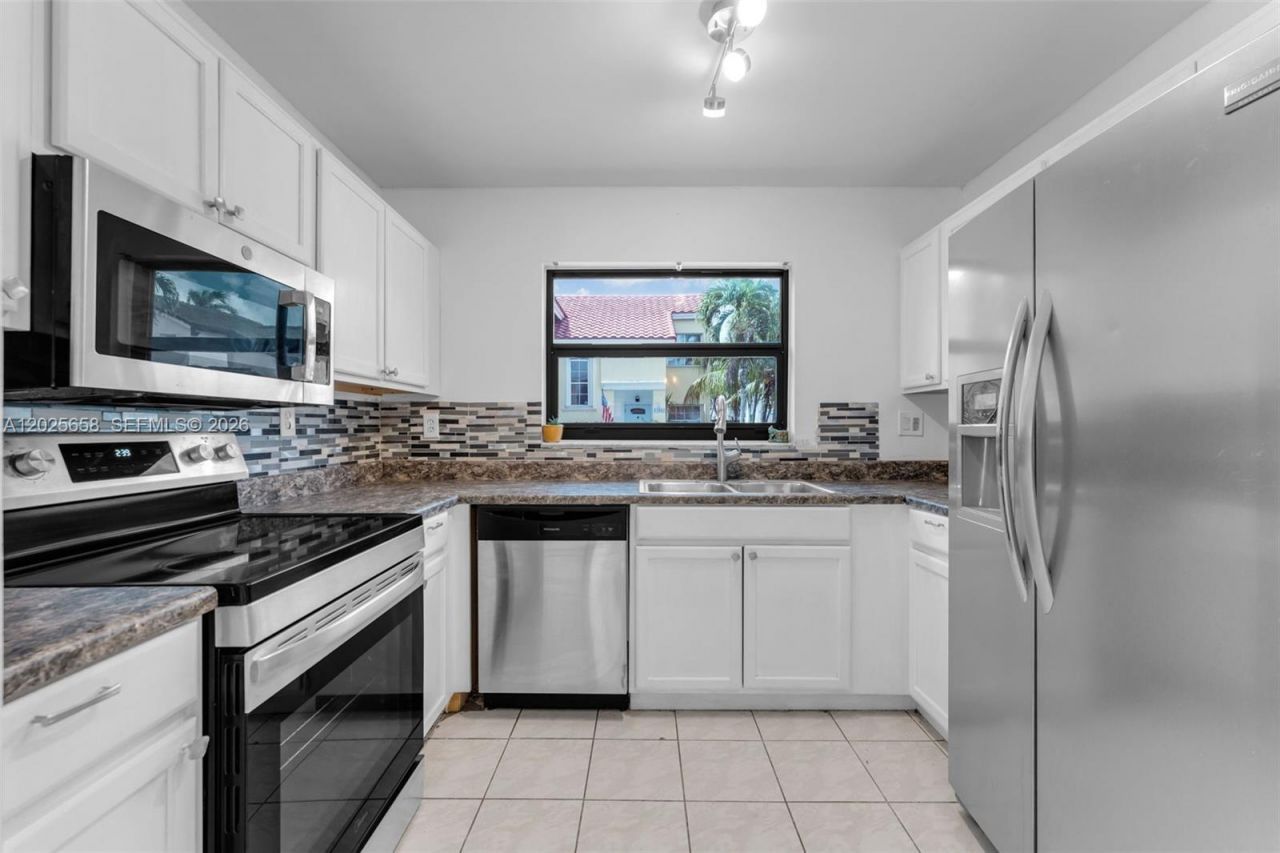 12682 NW 7th Way , Miami, FL 33182 Photo