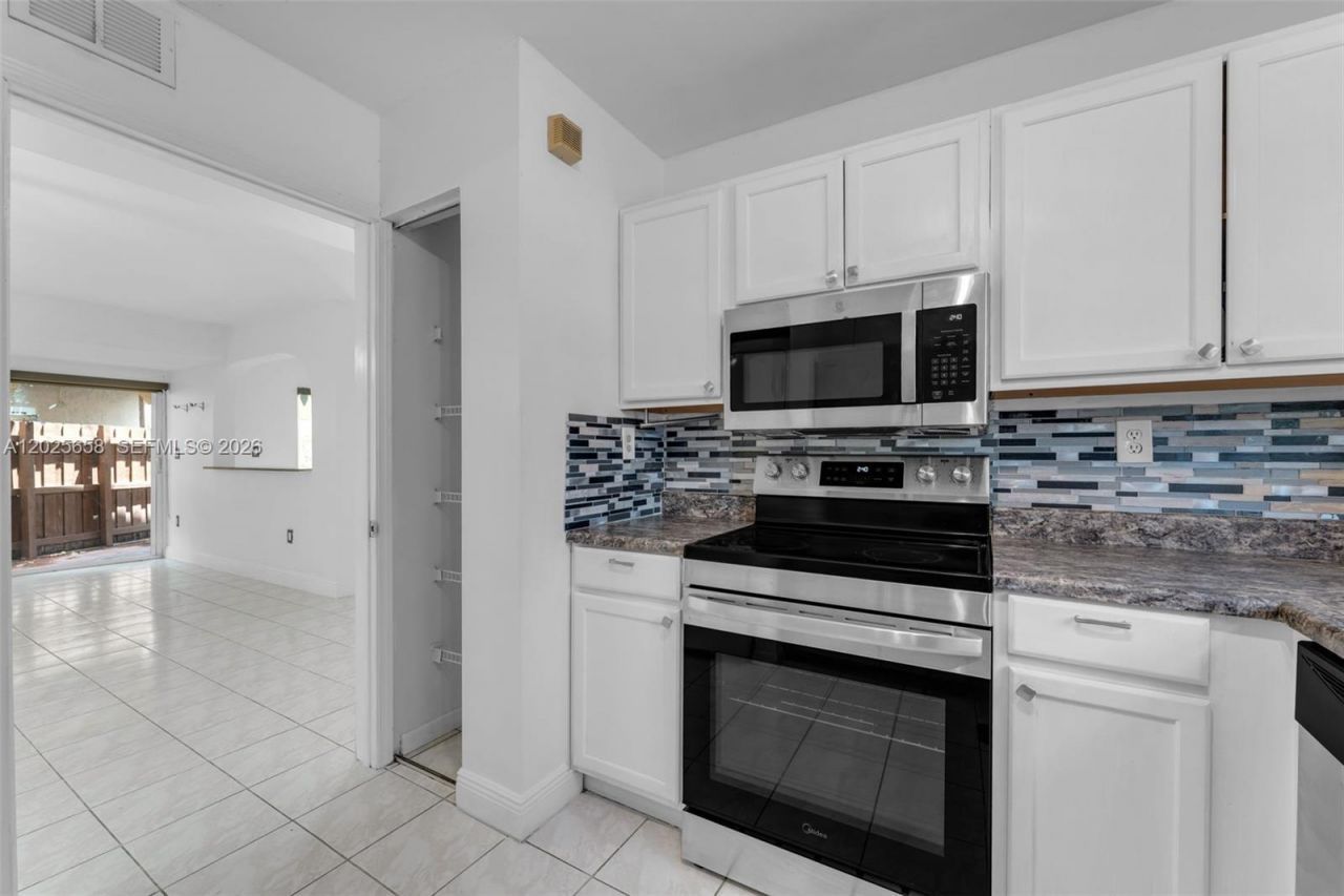 12682 NW 7th Way , Miami, FL 33182 Photo