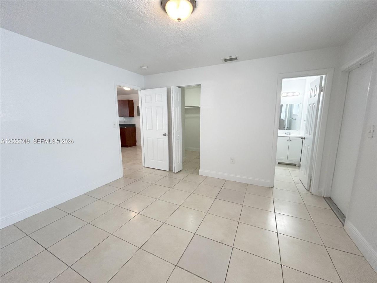 2070 NE 162nd St, Unit 4, North Miami Beach, FL 33162 Photo
