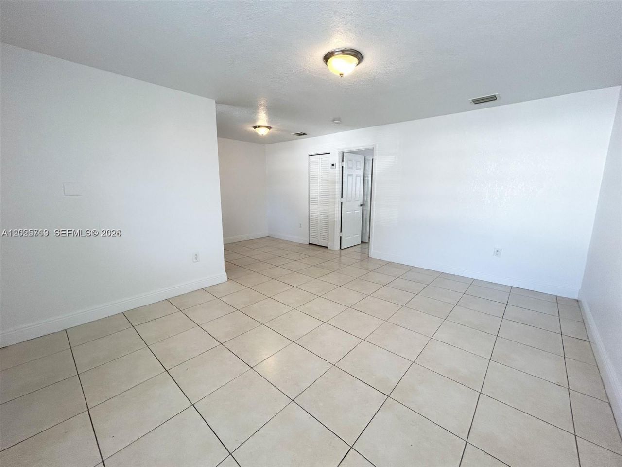 2070 NE 162nd St, Unit 4, North Miami Beach, FL 33162 Photo