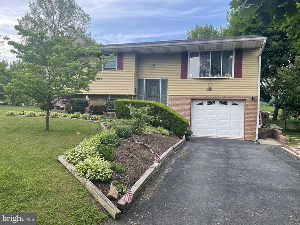 41 FAIRWAY DRIVE , JONESTOWN, PA 17038