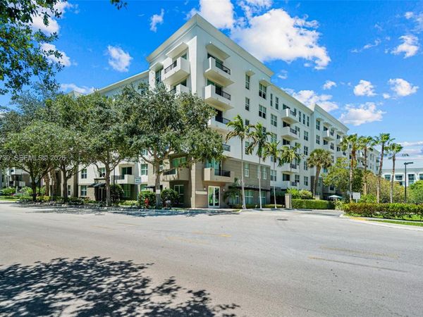 2421 NE 65th St, Unit 408, Fort Lauderdale, FL 33308