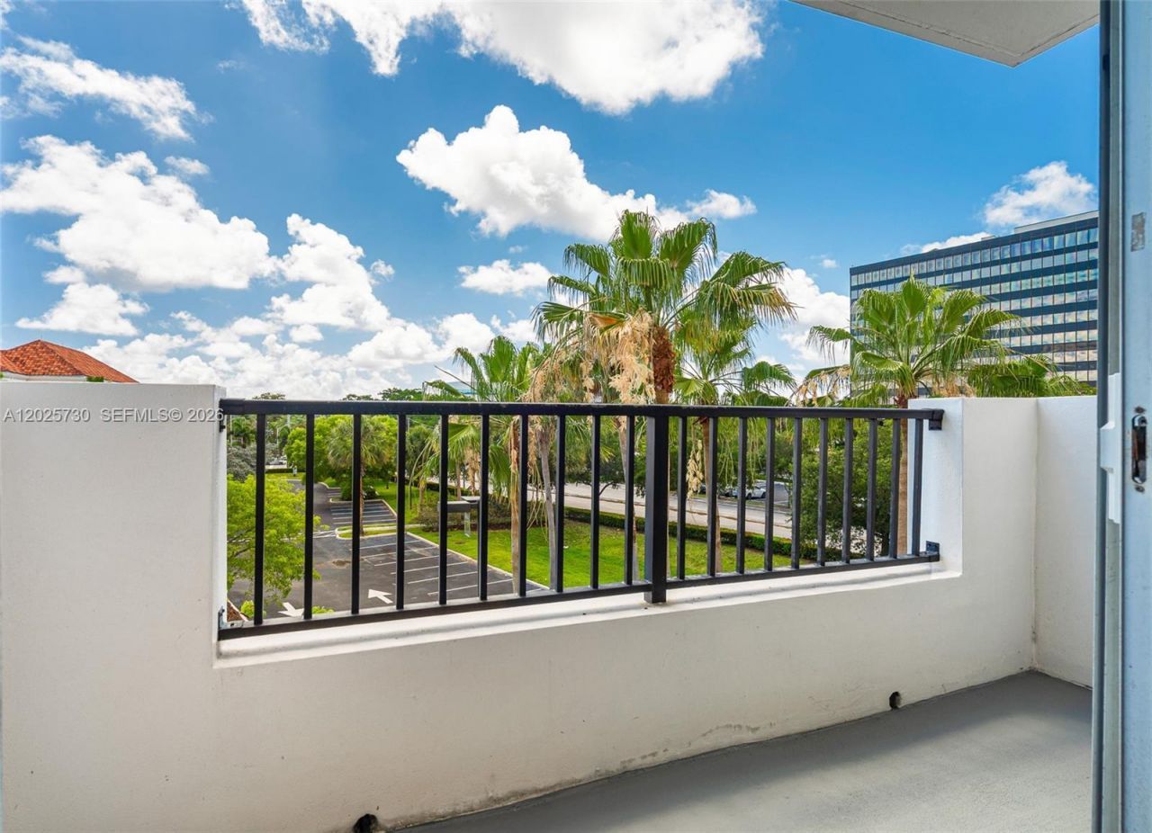 2421 NE 65th St, Unit 408, Fort Lauderdale, FL 33308 Photo