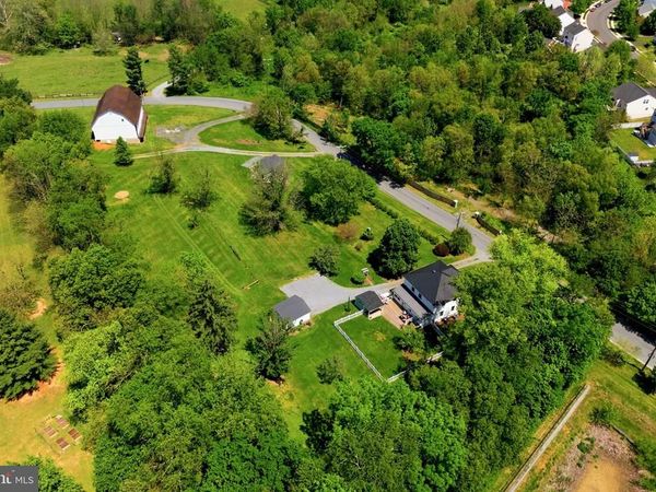 39423 IRISH CORNER ROAD, LOVETTSVILLE, VA 20180