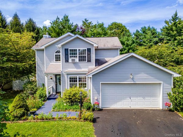 7 Pearlbush Lane, Poughkeepsie, NY 12603
