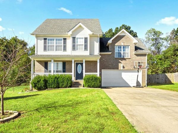 1614 Autumn Dr, Clarksville, TN 37042